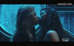 gotham lesbian porn - Anna Lore, Fallon Smythe Lesbian Scene in Gotham Knights - AZnude