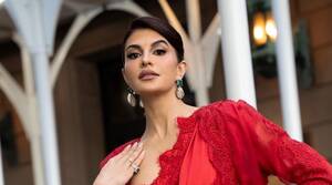 jacquline naked bollywood actress - Jacqueline Fernandez takes over New York in stunning red sari