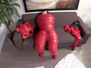 inflatable rubber bondage - Rubber, inflatable bondage, heavy rubber | escenas N20225917