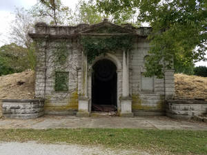 Cemetery - Abandoned Mausoleum at Forest Hill Calvary Cemetery in KC, MO (x-post from  r/CemeteryPorn)