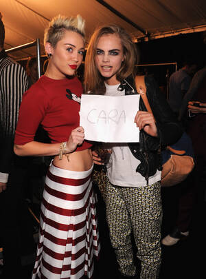 Miley Cyrus Lesbian - Miley Cyrus is allegedly Bisexual & secretly hooking up with women â€” so  long, Liam?