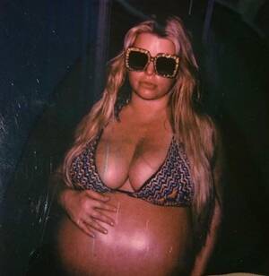 Celebrity Jessica Simpson Porn Comics - Heavily pregnant Jessica Simpson shows off her very large bump in a bikini  | The Irish Sun