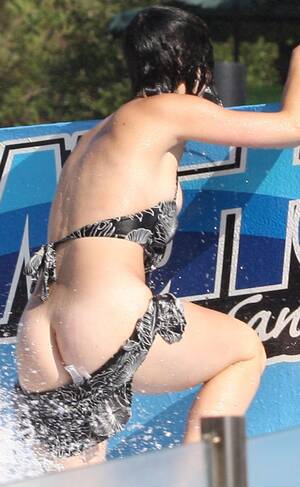 katy perry nude beach - katy-perry-nude-ass-flashed-in-bikini-malfunction-0979-3.jpg |  MOTHERLESS.COM â„¢