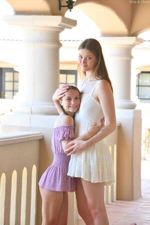 lesbians beautiful naked - Hot Naked Lesbian Girls & Women XXX Porn Pics - PornPics.com