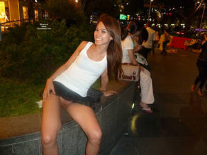 city voyeur - Pic #2 Singapore City Escalator Pussy - Nude Amateurs, Nude Girls, Nude  Wives