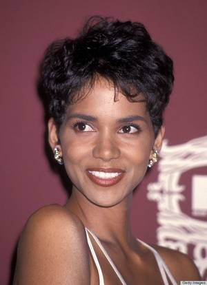 90 S Porn Star Short Black Hair - An Ode To Halle Berry's Pixie