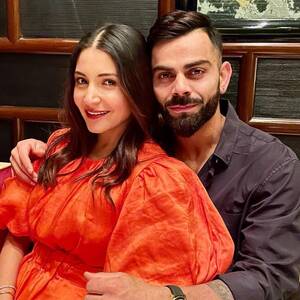 Anushka Sharma Porn - Anushka Sharma stuns in an orange dress for date with hubby Virat Kohli.  See loved-up pic - India Today