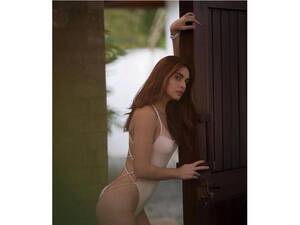 collins beach babes naked - LOOK: Max Collins is the perfect bikini babe | GMA Entertainment