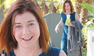 Alyson Hannigan Porn - Alyson Hannigan opts for comfort over style as she heads out of her LA home  to the airport | Daily Mail Online