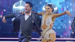 Dancing With The Stars Sex Porn - Val Chmerkovskiy Gushes Over Pregnant Wife Jenna Johnson's 'Dancing With  the Stars' Support (Exclusive) | Entertainment Tonight