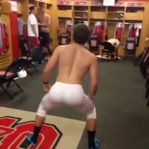 Baseball Butts Porn - Baseball player twerks firm booty - ThisVid.com