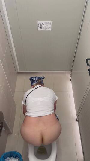 italian toilet cam - Spy italian toilet - AmaPorn