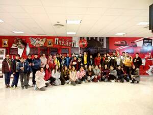 2004 hilary duff upskirt - Una maÃ±ana en la Coca-Cola - iesarrabal