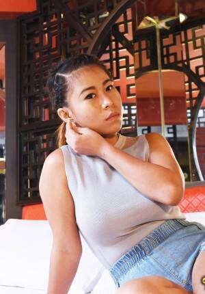 Filipino Amateur Big Tits - Big-boobed Filipina amateur is hornier than first thought - Nerd Nudes