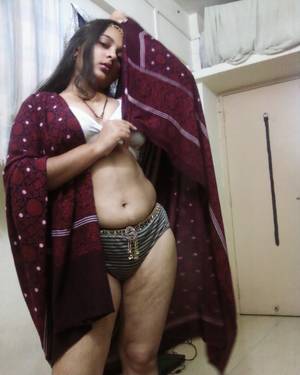 desi war nude - Sexy Desi aunty Poornima showing big Boobs and Choot Pics