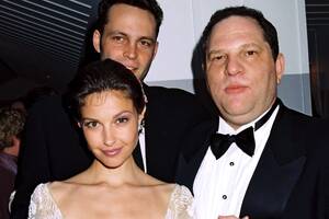 Ashley Judd Porn - Movie mogul Harvey Weinstein in retreat after Ashley Judd's sex claims