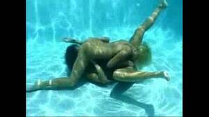 lesbian having sex in water - Exposure - Lesbian underwater sex - XVIDEOS.COM