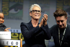 Jamie Lee Curtis Sexuality - Jamie Lee Curtis reveals she has a trans daughter -- and will officiate her  wedding