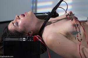 nipple stretching - Popular Nipple Stretching Porn - YOUX.XXX