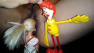 Barbie Doll Pussy Insertion - BARBIE DOLL INSERTED IN MENSTRUATING PUSSY - XVIDEOS.COM