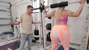milf gym big ass - Lucky trainer gets to fuck his milf client with a HUGE ass - XVIDEOS.COM