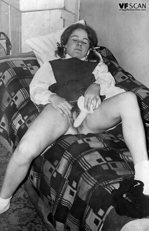 Homemade Vintage Schoolgirl Porn - Schoolgirls from another era expose and even toy their natural pussies -  PornPics.com