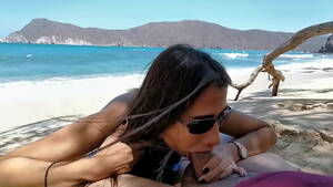 blowjobs on the beach - A blowjob on the beach - XVIDEOS.COM