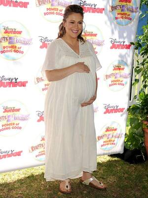 alyssa milano pregnant nude - Alyssa Milano Debuts Amazing Post-Baby Body at the Into The Woods Premiere