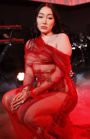 Noah Cyrus Porn - Noah Cyrus Wears a Sheer Jean Paul Gaultier Gown on 'Jimmy Kimmel Live'