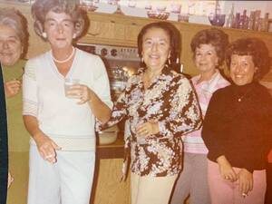 Drunk Grandma Porn - 70's grannies with their cigs and cocktails : r/OldSchoolCool