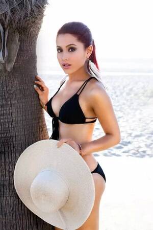 Ariana Grande Porn Sam Bikini - 44 Hot Half-Nude Photos of Ariana Grande Ever To See - Music Raiser