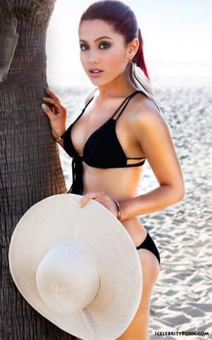 Bikini Ariana Grande Porn - ... Ariana grande desnuda upskin de la joven haciendo topless