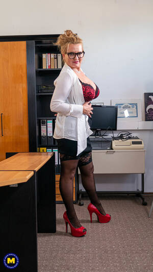 mature office secretary - Big breasted secretary masturbating at the office - Mature.nl