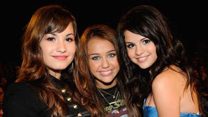 Demi Lovato Selena Gomez Real - Miley Says She Has No Drama with Selena Gomez and Demi Lovato
