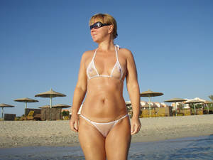 lesbian mature milf cameltoe - Sexy amateur housewife mature cameltoe in bikini