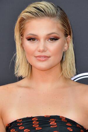 Chloe Moretz Olivia Holt Porn - BAZAAR's Beauty Tips and Tricks - Celebrity Makeup Ideas and Hair How Tos