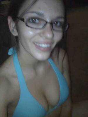 Brunette Cleavage Porn - Sexy brunette with glasses showing off some cleavage Porn Pic - EPORNER