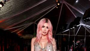 List Peyton Porn Megan Fox - Megan Fox goes braless in tiny see-through chainmail dress