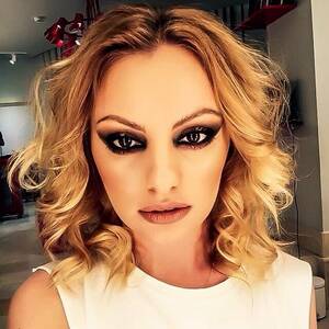 Miley Cyrus Cei Porn - Videoclip porno? Alexandra Stan, pe urmele lui Miley Cyrus, se Ã®mpiedicÄƒ de  Delia! - Divertisment > Vedete - Pagina 1 - Eva.ro