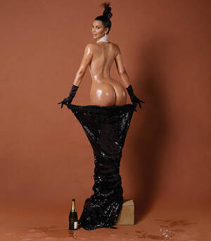 Naked Nicki Minaj Porn - Nicki Minaj spoofs Kim Kardashian's nude photos on 'SNL'