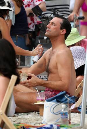 Gay Porn Jon Hamm S - Jon Hamm (In A Swimsuit) shooting scenes for MAD MEN season 6 in â€œHawaiiâ€ |  Daily Squirt
