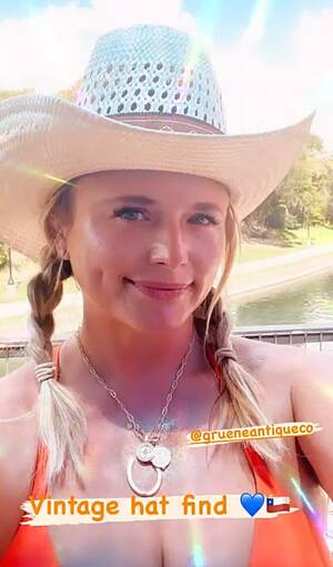 miranda lambert naked - Miranda Lambert Bikini Pictures: Best Swimsuit Photos | Life & Style