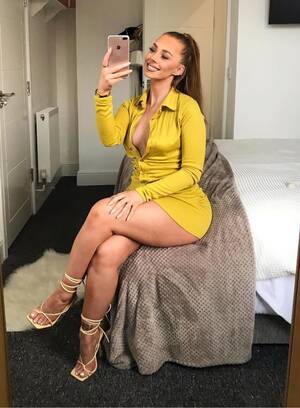 milf legs - My Sexy Milf Teacher goes braless sitting legs crossed Foto Porno - EPORNER