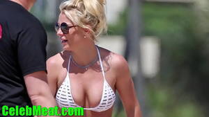 Celebrity Pussy Slip Public - Britney Spears Pussy Flashing and Nip Slip In Concert - XVIDEOS.COM