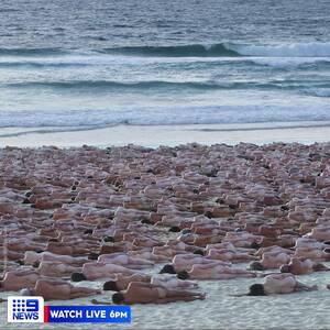 australia nude beach - An art installation in Australia featuring hundreds of naked people to  raise awareness for skin cancer and sun safety. : r/Damnthatsinteresting