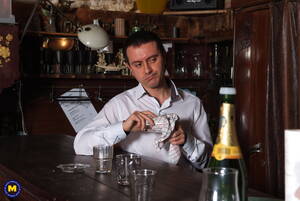 anal sex with bartender - Charly Sparks seduces a bartender for hard anal sex after hours - Mature.nl