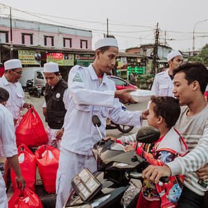 Muslim Jakarta Girls Porn - Curfews, Obligatory Prayers, Whippings: Hard-Line Islam Emerges in  Indonesia - WSJ