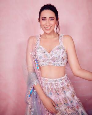 bollywood karishma kapoor nude porn - Karisma Kapoor Serves A Youthful Pink Makeup Look On The Runway | POPxo