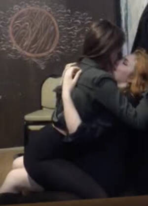 Drunk Kissing Porn - hot drunk group of girls kissing