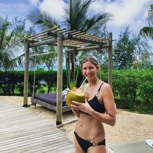 Kimberly Harris Faulkner Porn - Lisa Faulkner's hottest snaps as she turns 51 - bikini babe to nothing but  bubbles - Daily Star